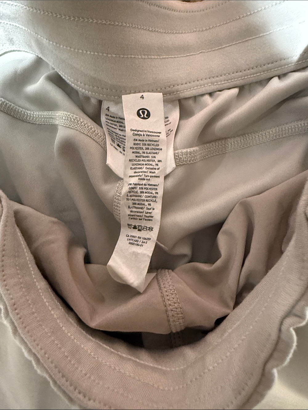 Lululemon Women’s softstream shorts - Picture 4 of 5